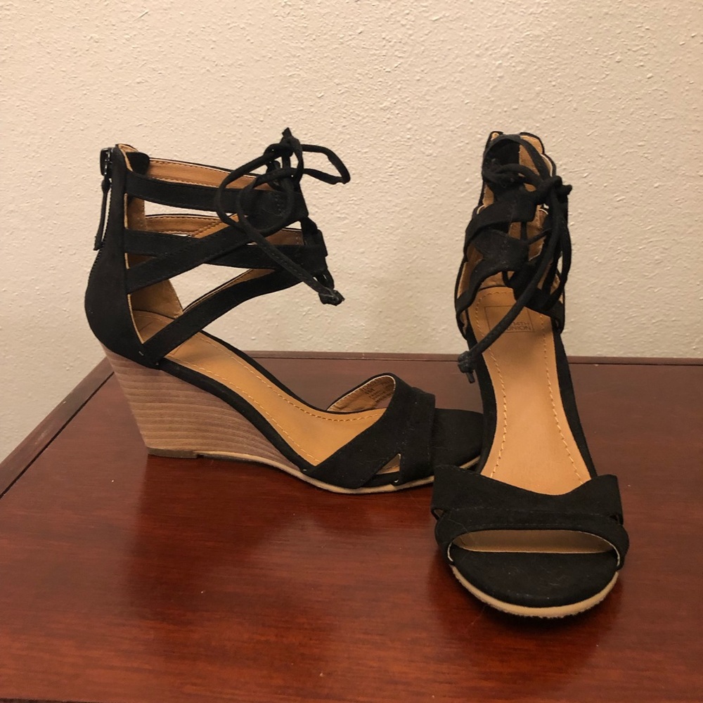 New 14th & Union black size 4 wedge sandal.